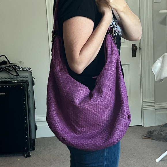 Purple woven leather hobo shoulder bag Elliott Lucca eggplant BV Intrecciato - Picture 3 of 12